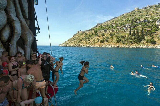 Alanya All Inclusive Pirate Boat Trip With Hotel Transfer - Stop 1 (Around 10am): Alanya and the Quick Turnaround