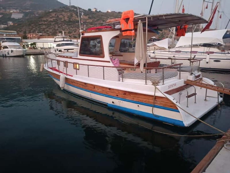 Alanya: Fishing Tour with Lunch and Hotel Transfers - The coast cruise: Red Tower, castle views, and shipyard scenery