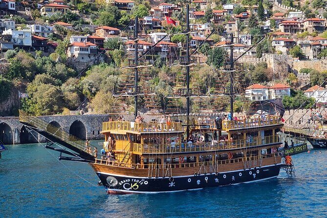 Alanya Pirate Boat Trip With Unlimited Drinks & Lunch - Optional extras, photos, and the alcohol age rule
