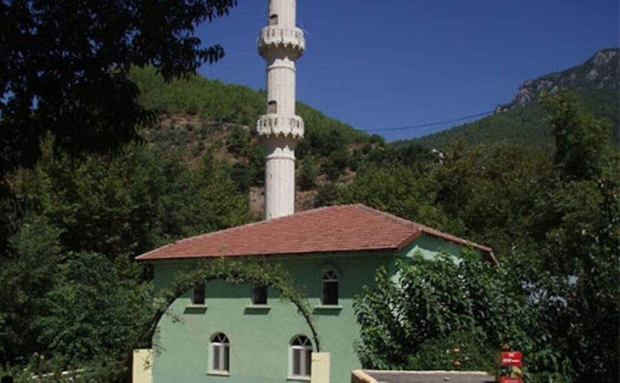 Alanya: Sapadere and Dwarves Cave Waterfall Tour with Lunch - The lunch that actually matters: trout by the river