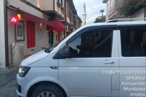 Antalya Hotels and Airport Transfer Service - The Meet-Up System at AYT: Name Sign Plus a Time Buffer