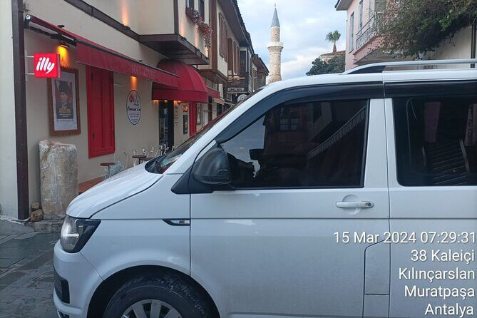 Antalya Hotels and Airport Transfer Service - The Meet-Up System at AYT: Name Sign Plus a Time Buffer