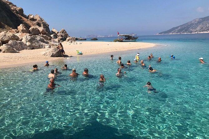Boat trip from Adrasan to Suluada island, Antalya region - Adrasan Sahili: the sheltered bay that sets the mood