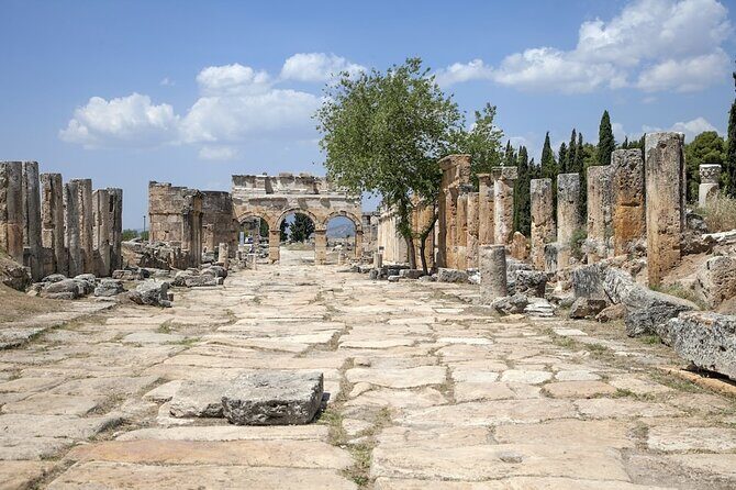 Full-Day Guided Tour in Pamukkale and Salda Lake - Pamukkale travertines: what the cotton-castle look really means