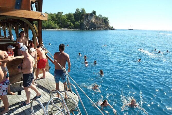 GONSTER : Luxury Pirate Boat Trip Lunch & Soft Drinks & Transfer - Lunch, soft drinks, animations, and the foam party