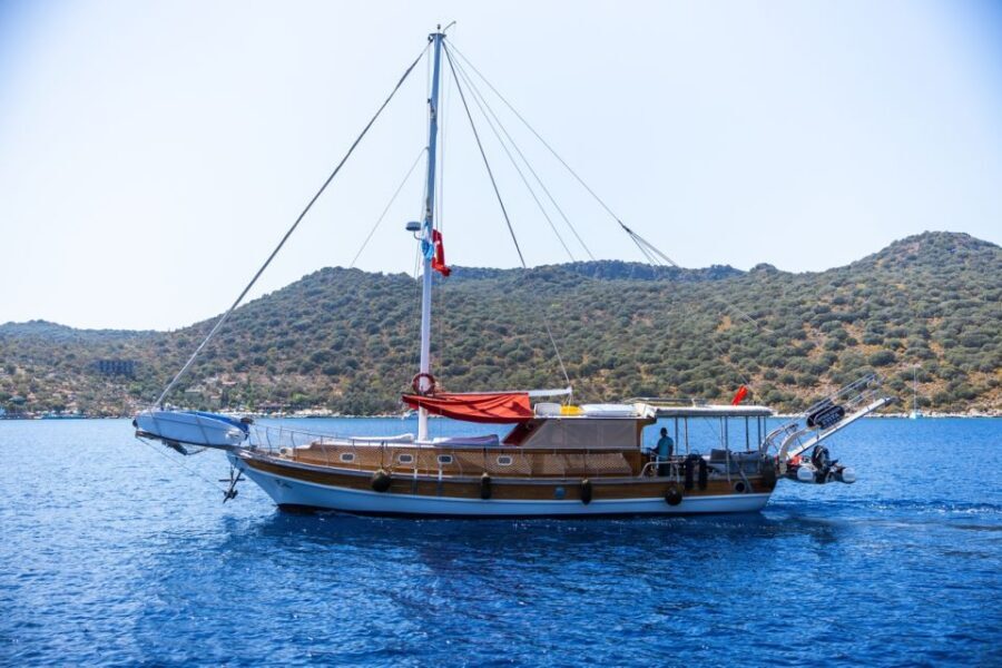 Kas: Limanagzi Beach & Island-Hopping Boat Tour with Lunch - Pigeon Island: sunken tank, shark statue, and turtle chances