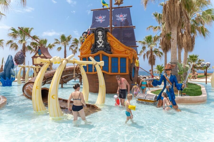 Seapark: Swimming in Pool Aquarium with Authentic Creatures - Entering the tropical beach and finding your first reef zone