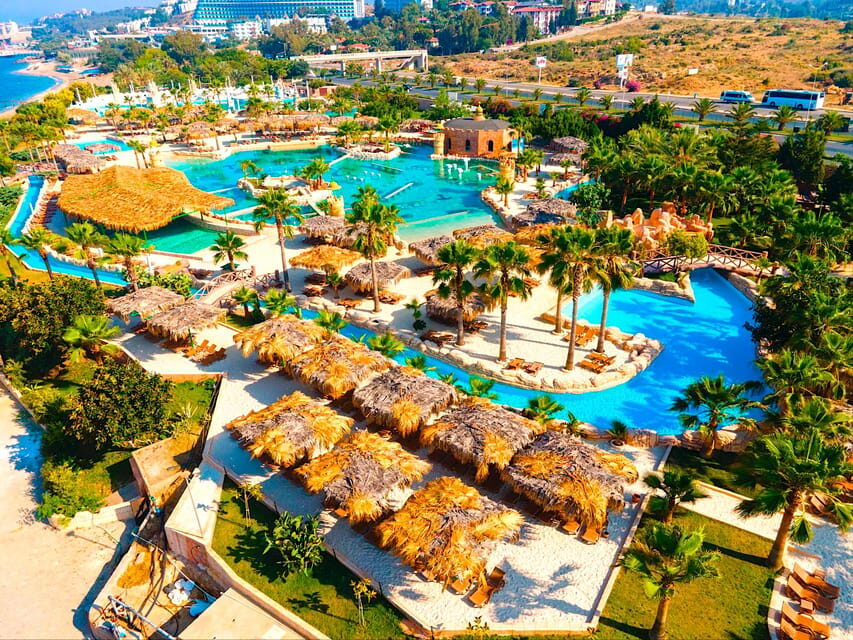 Seapark: Swimming in Pool Aquarium with Authentic Creatures - Dolphin show and beach bars: short breaks that keep the day moving